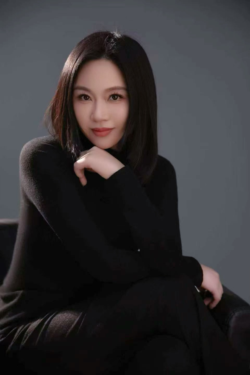 【纹绣名师专访】纹绣名师素研：十余年深耕，以匠心诠释素颜美学