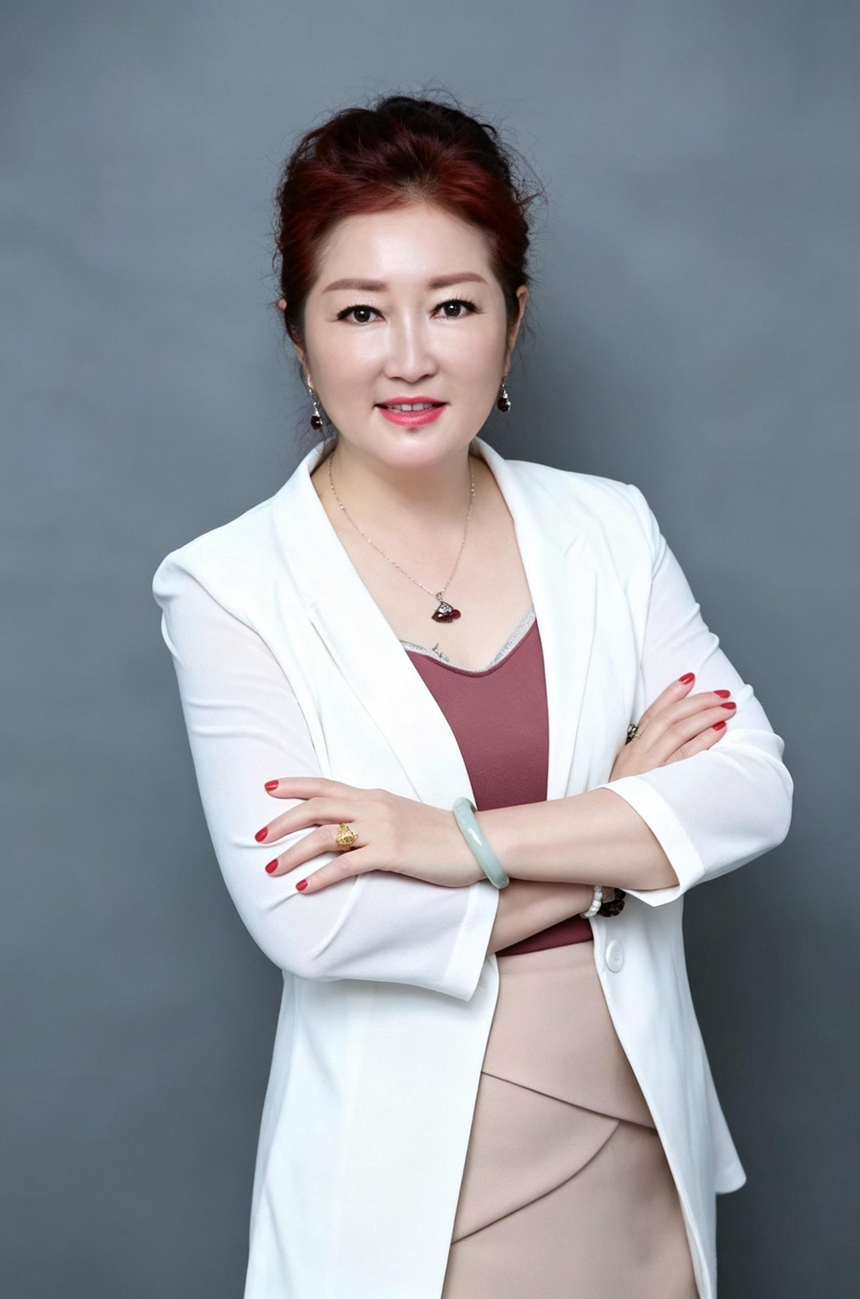 【纹绣名师专访】纹绣艺术家刘小燕：二十余载专注眉眼唇，以线条匠心诠释自然之美